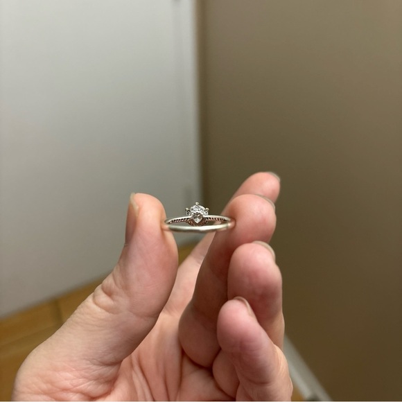 Pandora Silver Ring with Clear Gemstone - Picture 4 of 6